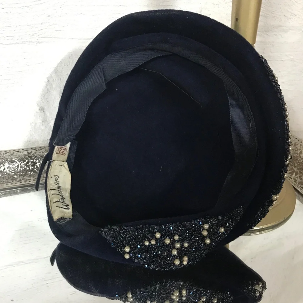 VINTAGE 1960'S BLUE VELOUR BERET STYLE HAT WITH RHINESTONE EMBELLISHMENT - Picture 11 of 13